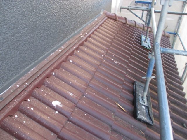 三木市の雨漏りしていた下屋根のセメント瓦